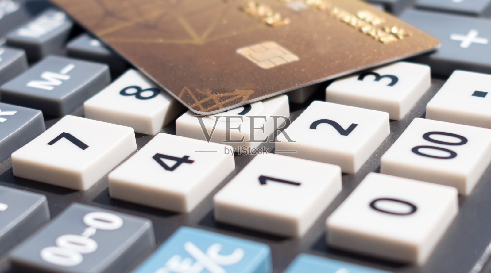 计算器上的信用卡照片摄影图片