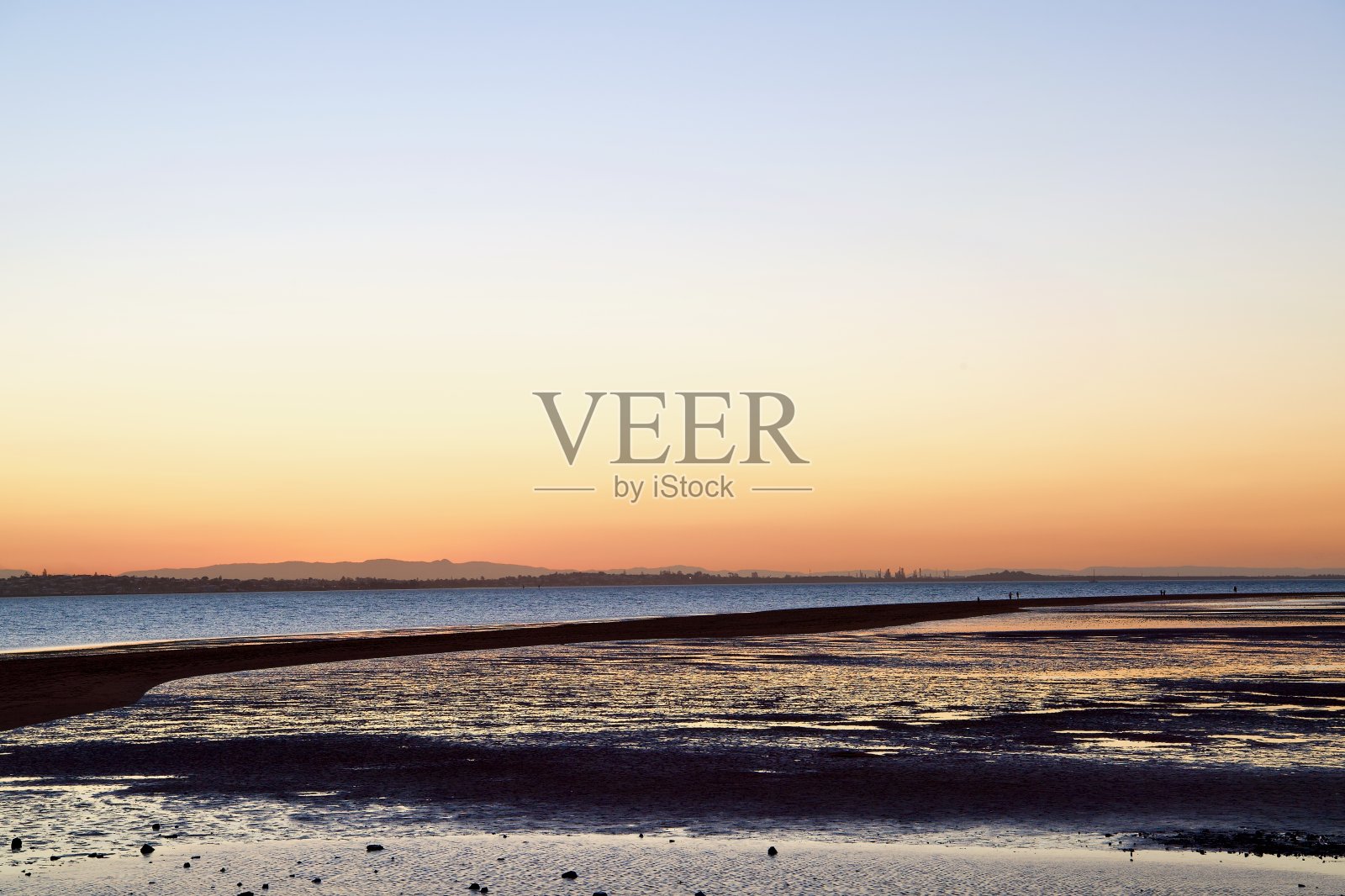 惠灵顿岬角,在海岸线形成的金色的红色日落照片摄影图片