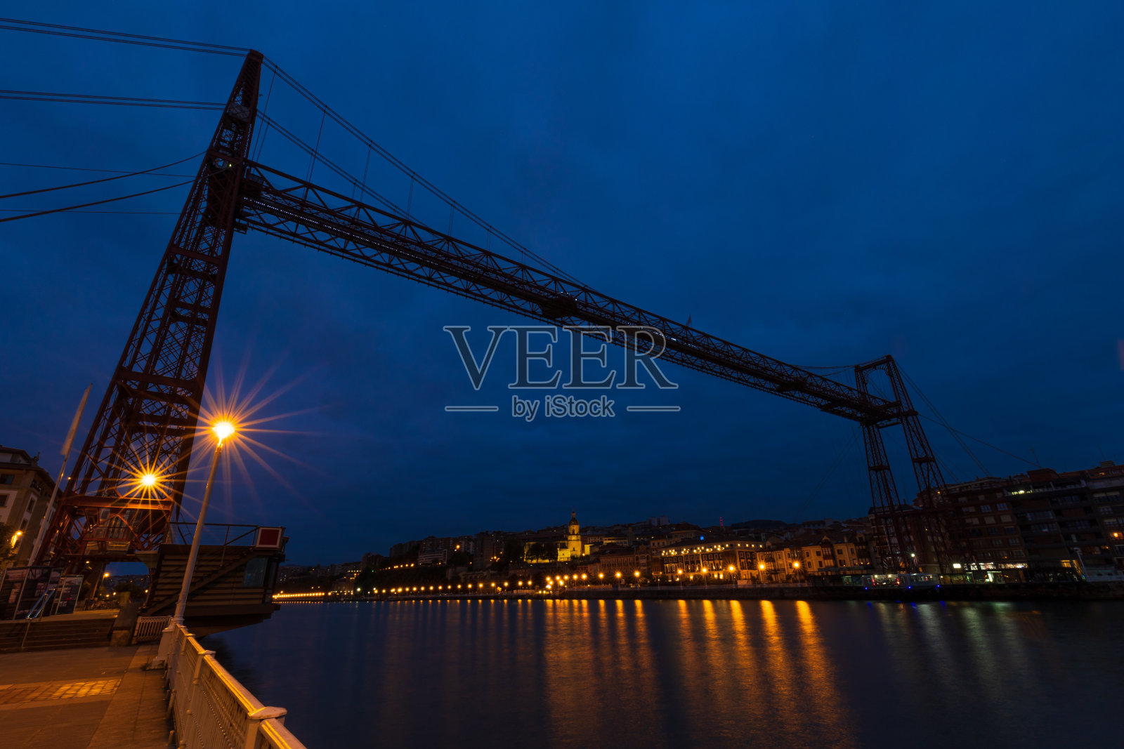 比斯卡亚桥、葡萄牙桥、悬索桥。世界上最古老的轮渡桥。它连接了Guecho和Portugalete。它是一个历史艺术纪念碑和世界遗产。照片摄影图片