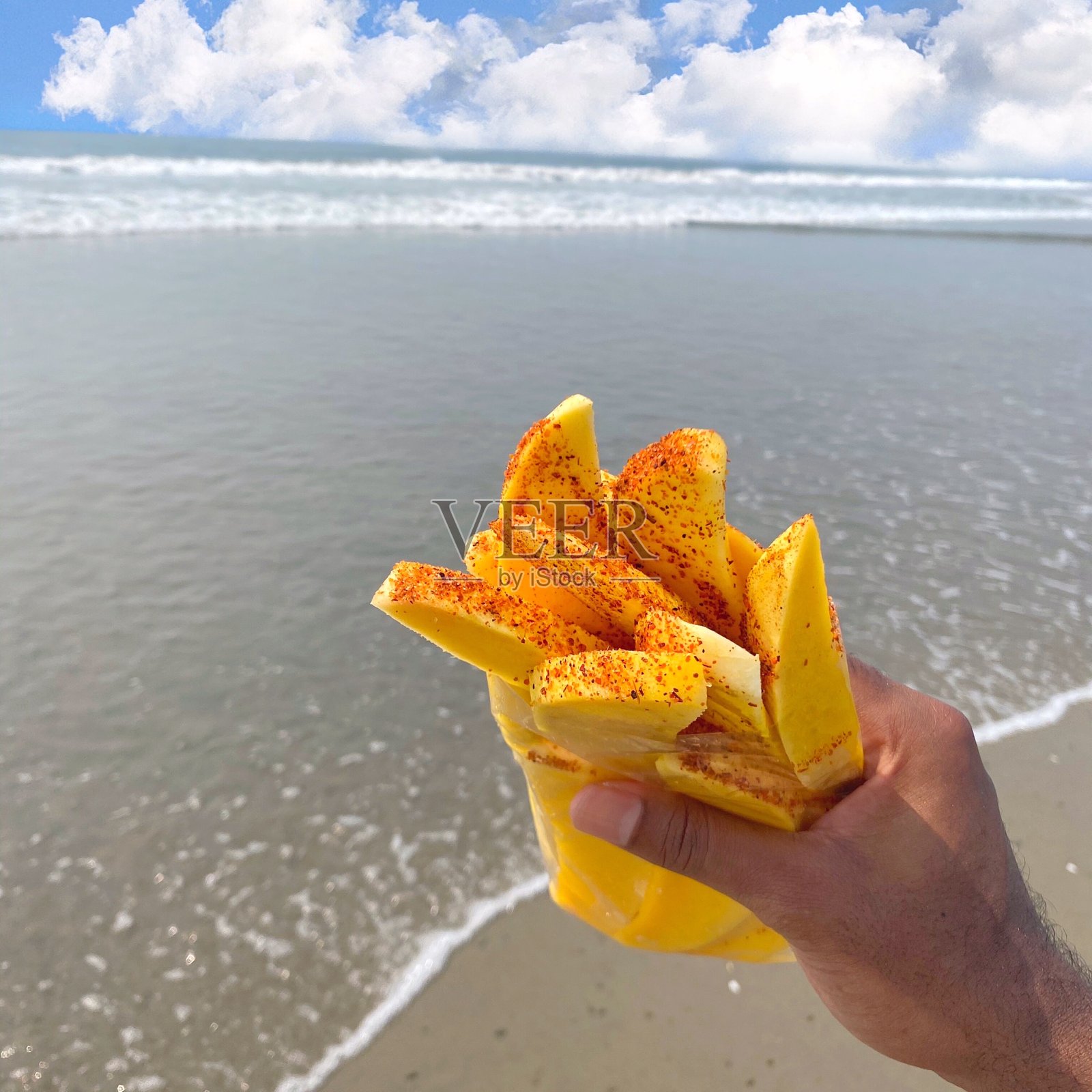 海滩边甜照片摄影图片