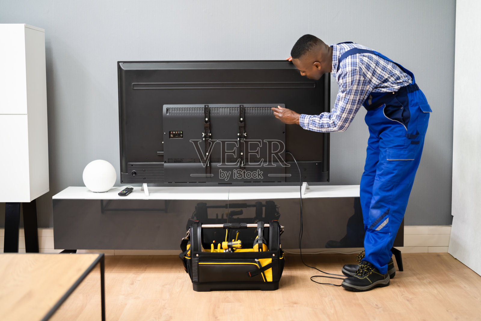 固定液晶电视。电视检查照片摄影图片