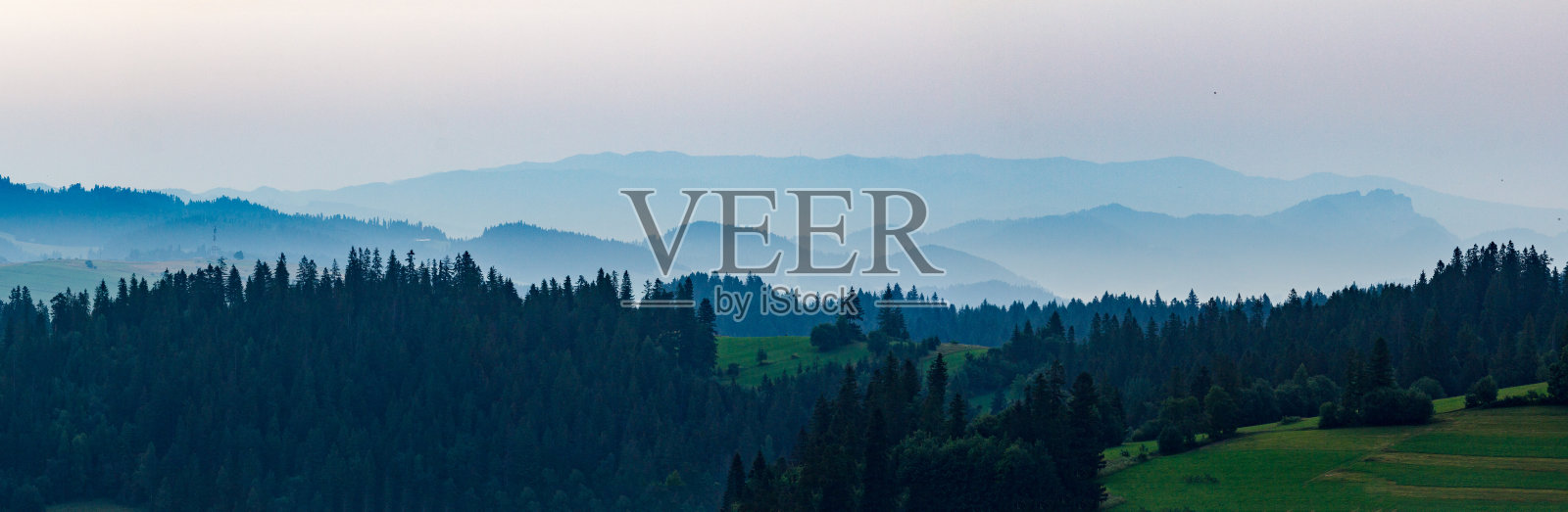 Pieniny Mountains和Gorce Mountains的景色照片摄影图片