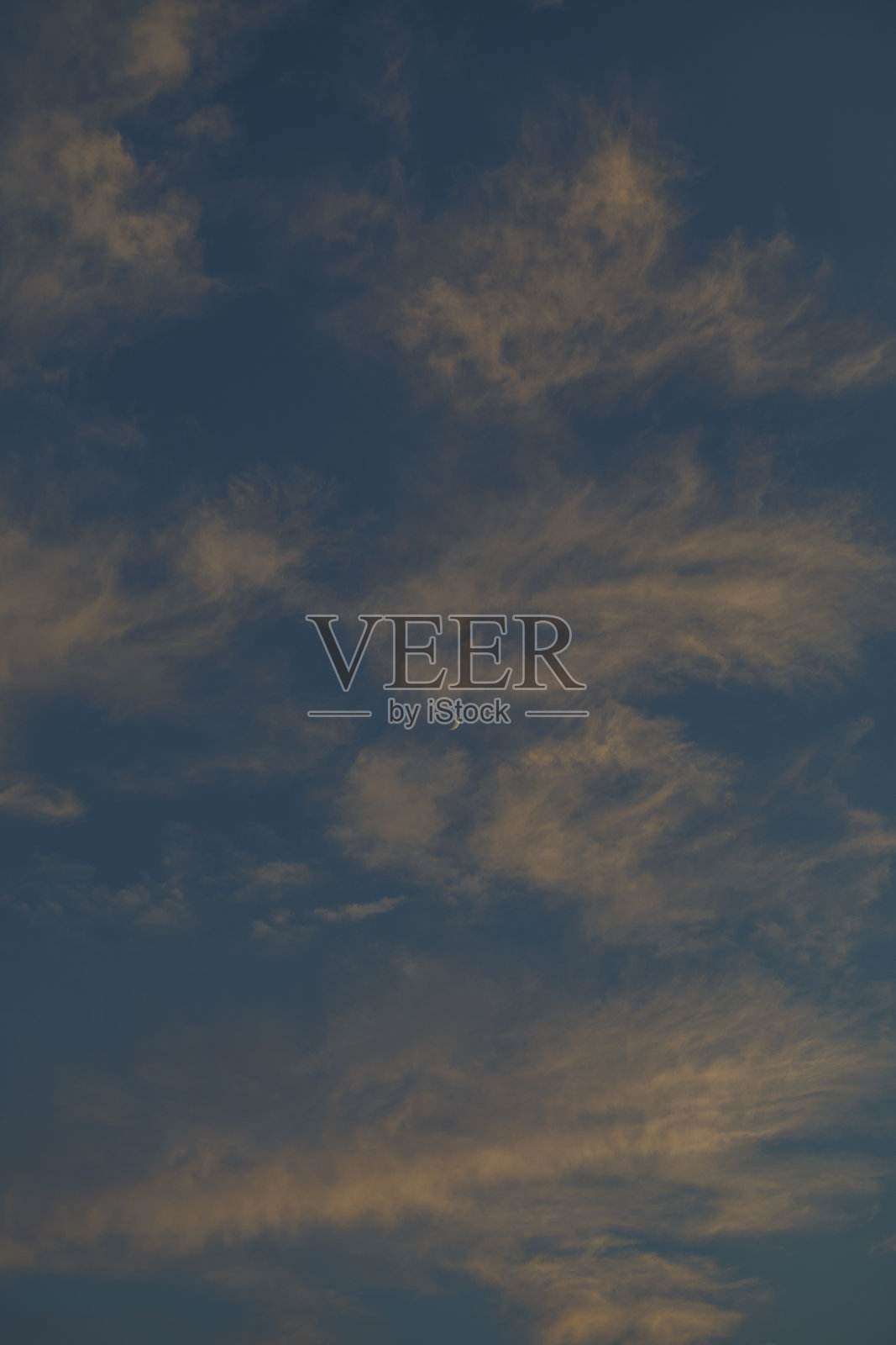 黎明时分天空的风景照片摄影图片