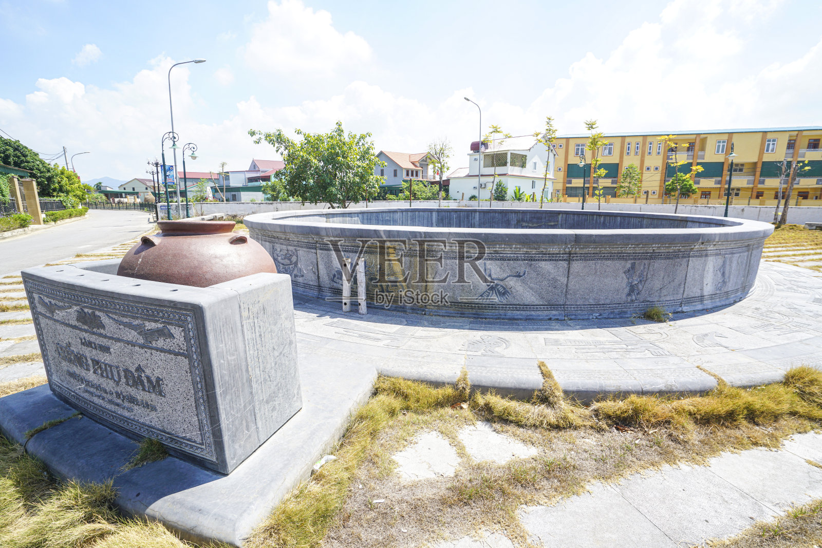 越南北部义安省的一个村庄里有一口很好的古井照片摄影图片