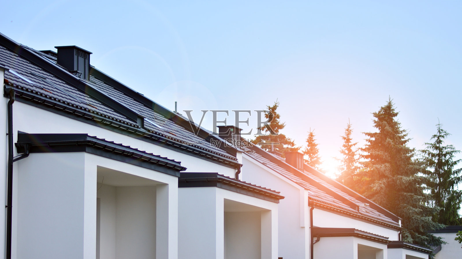 新开发区的新独户住宅。照片摄影图片