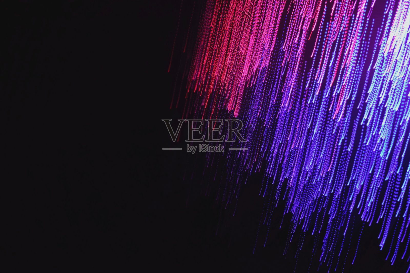 在黑色背景上抽象模糊的光照片摄影图片