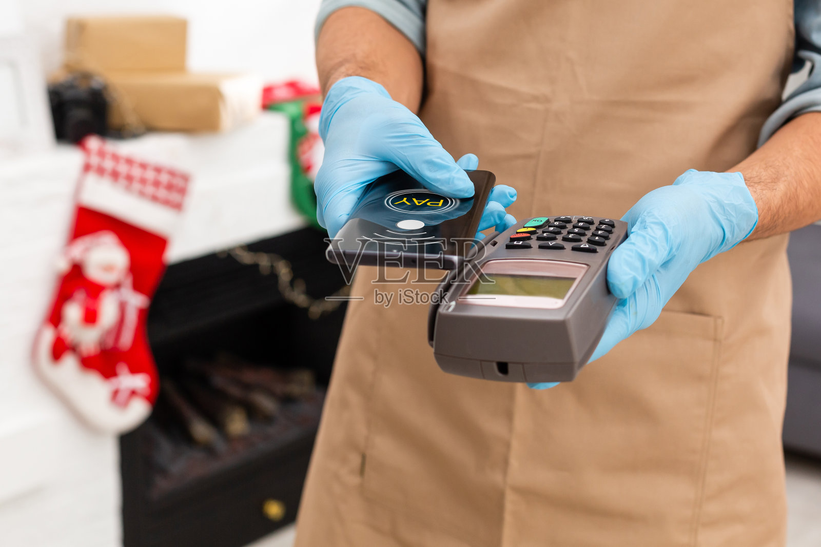 通过非接触式卡和NFC技术进行交易支付。前视图。水平组合。照片摄影图片