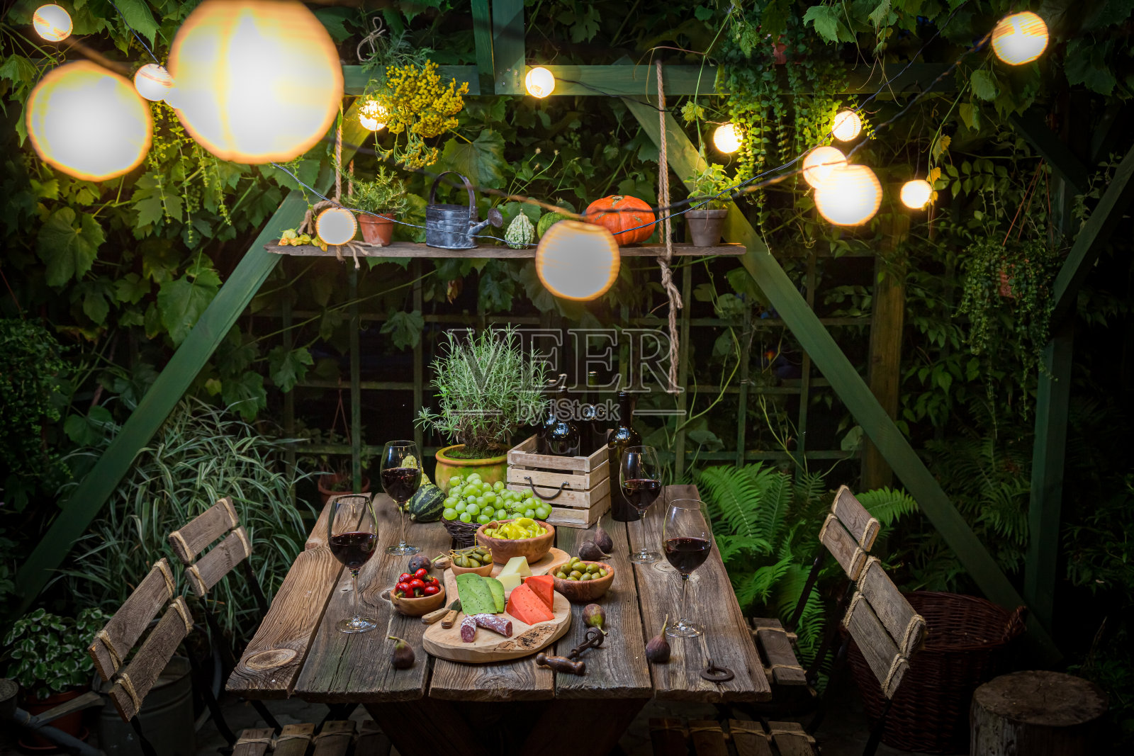 晚餐,酒和开胃菜。照片摄影图片