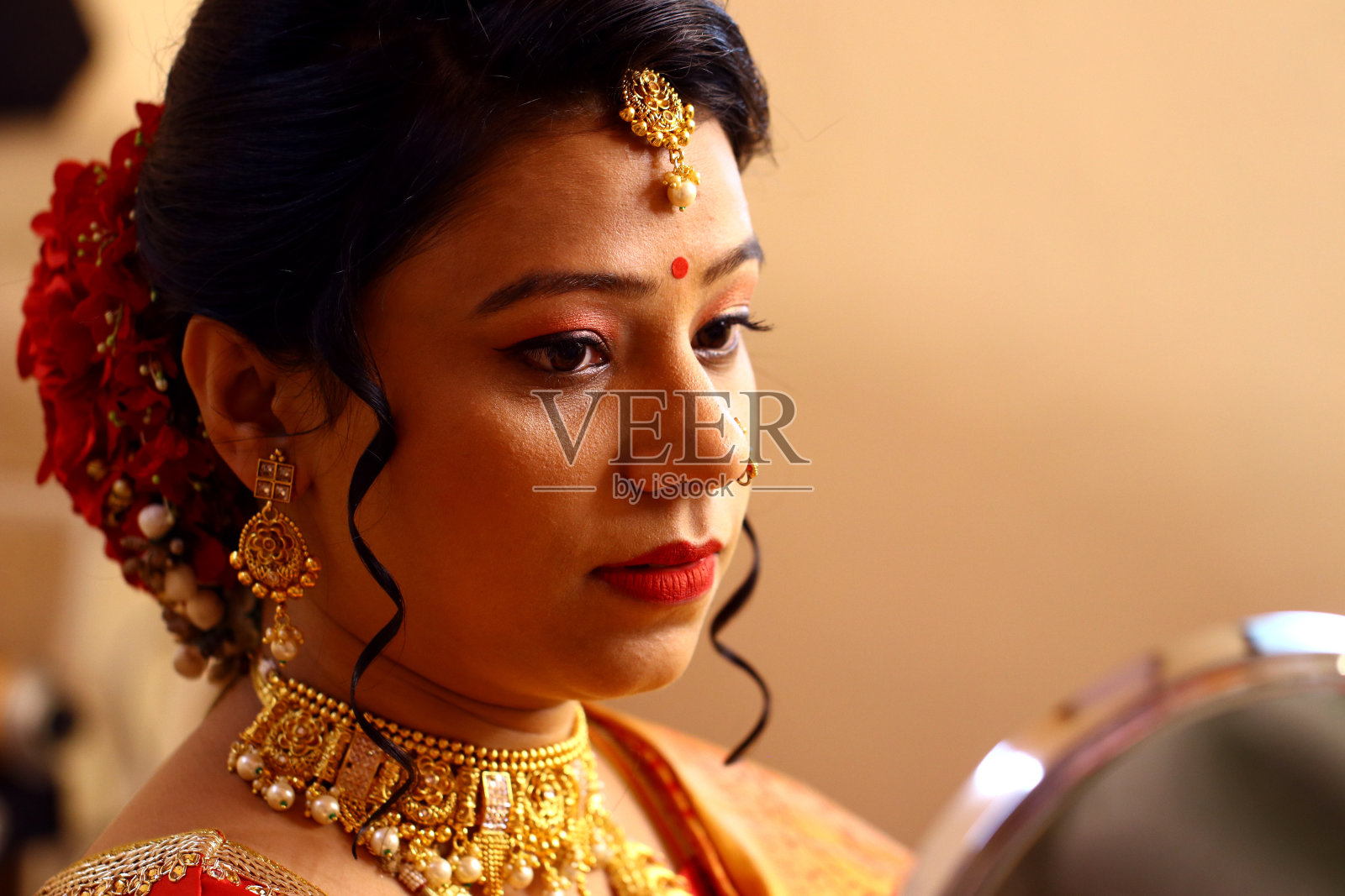 印度桥新郎女孩笑脸特写选择性聚焦照片摄影图片