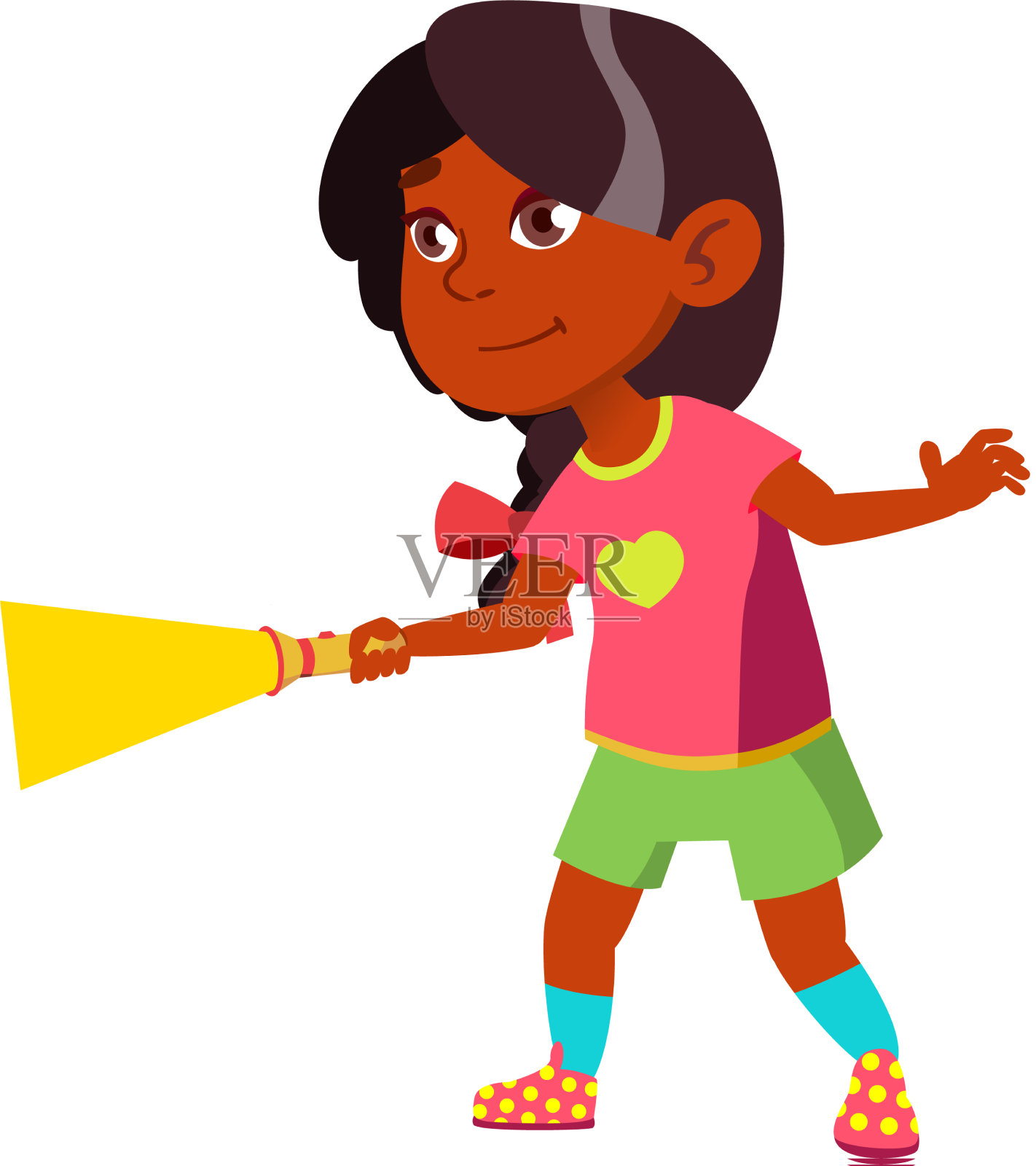 印度女孩在黑暗的房间里用手电筒照明设计元素图片