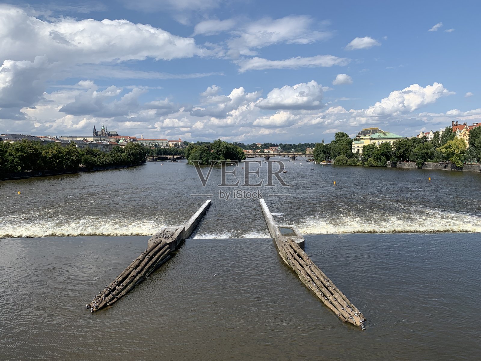 布拉格瓦尔塔瓦河的景色照片摄影图片