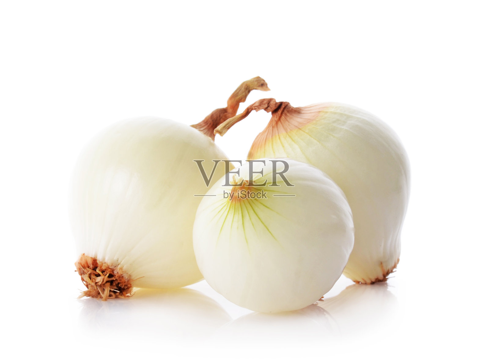 孤立在白色背景上的洋葱鳞茎照片摄影图片