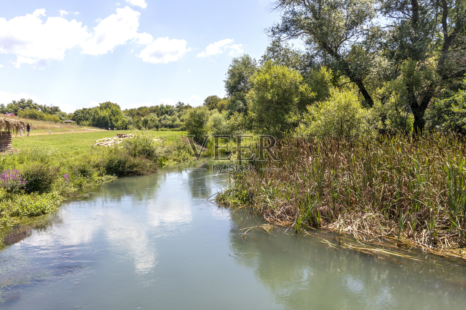 保加利亚帕内加黄金河沿岸的伊斯卡尔帕内加地质公园照片摄影图片