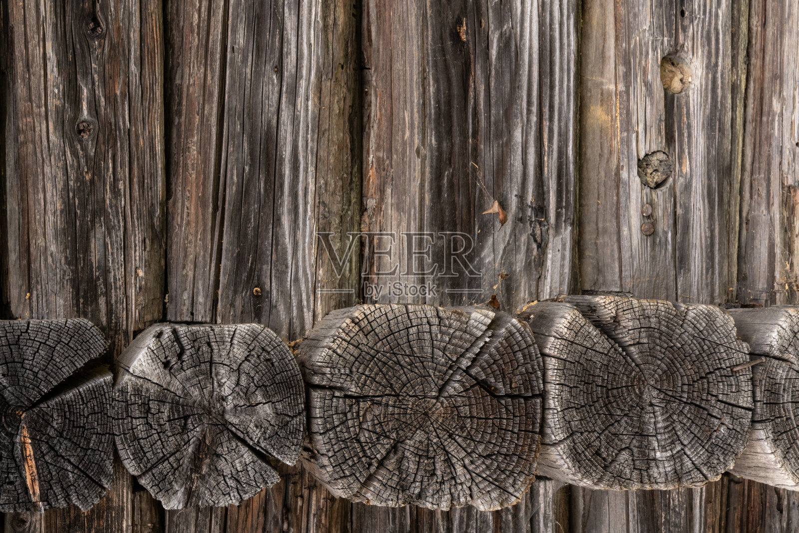 木屋或原木的木质或粗犷的纹理或背景照片摄影图片