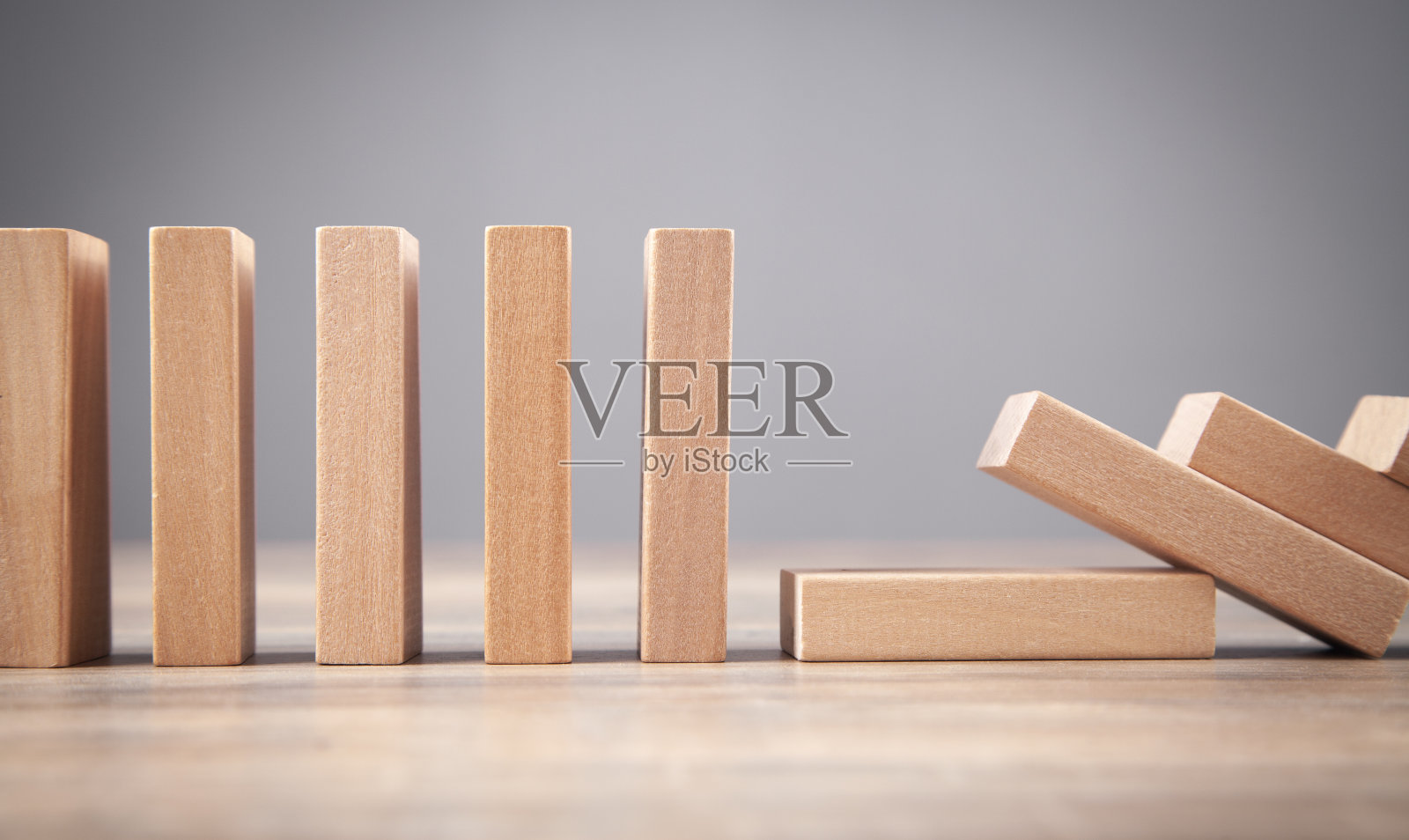 木domino下降。业务。危机。风险照片摄影图片