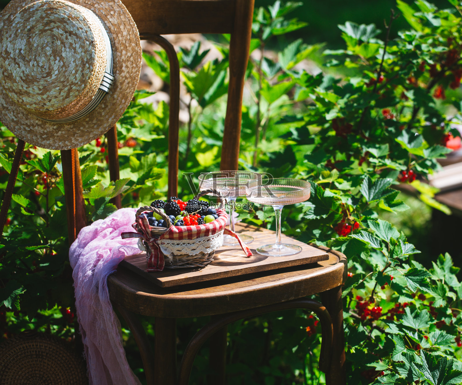 夏季户外野餐照片摄影图片
