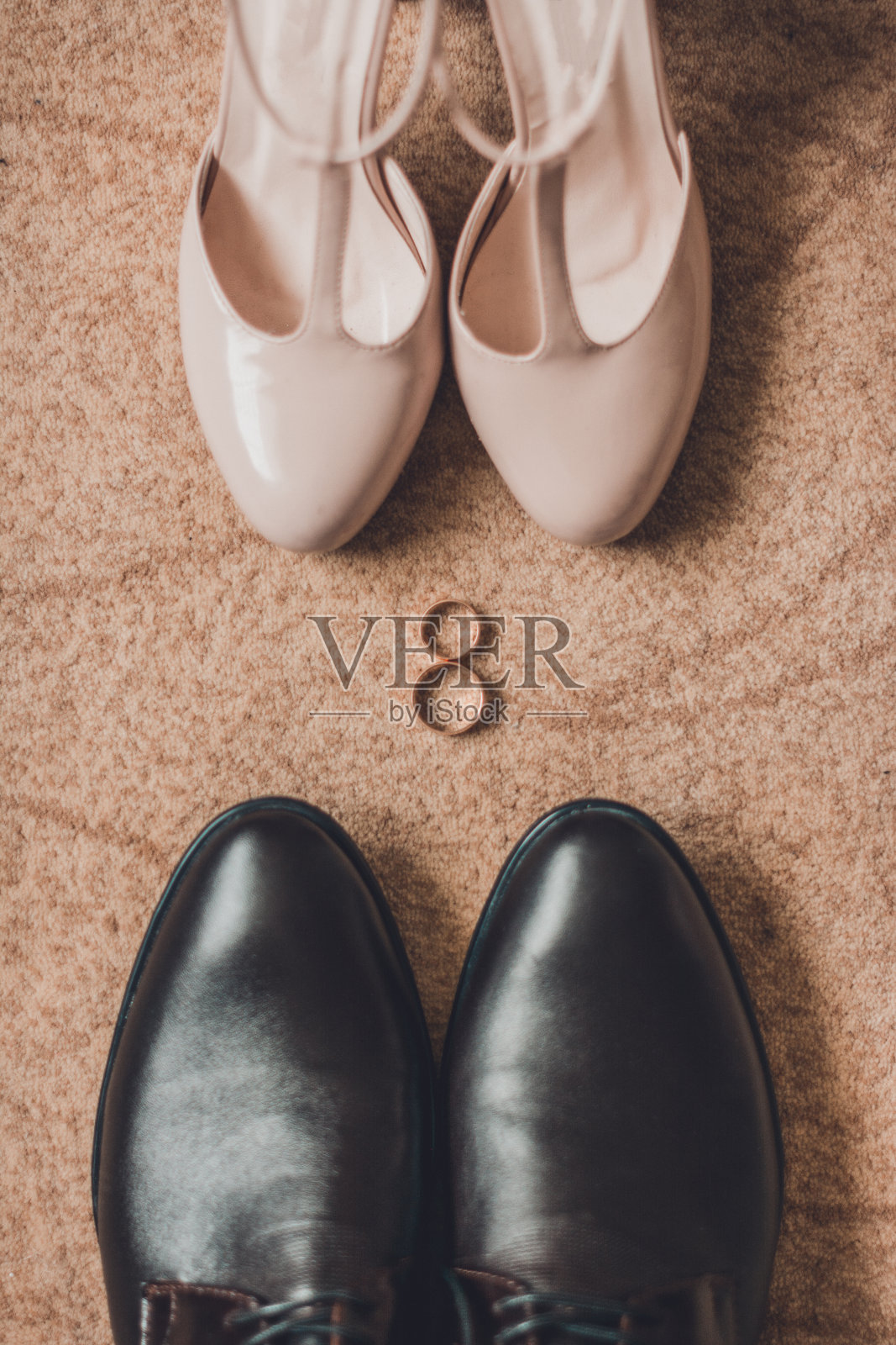 为新娘准备的婚礼饰品,婚礼的早晨,婚礼的装饰和细节。照片摄影图片