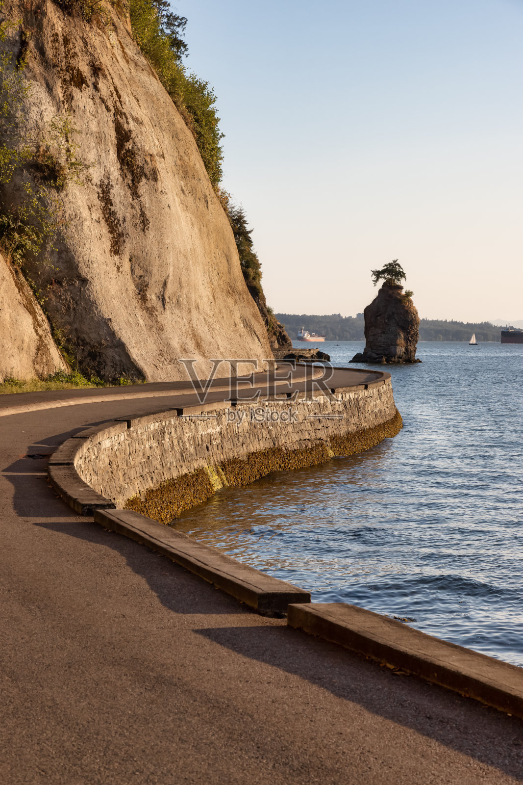 温哥华市中心斯坦利公园的海堤照片摄影图片