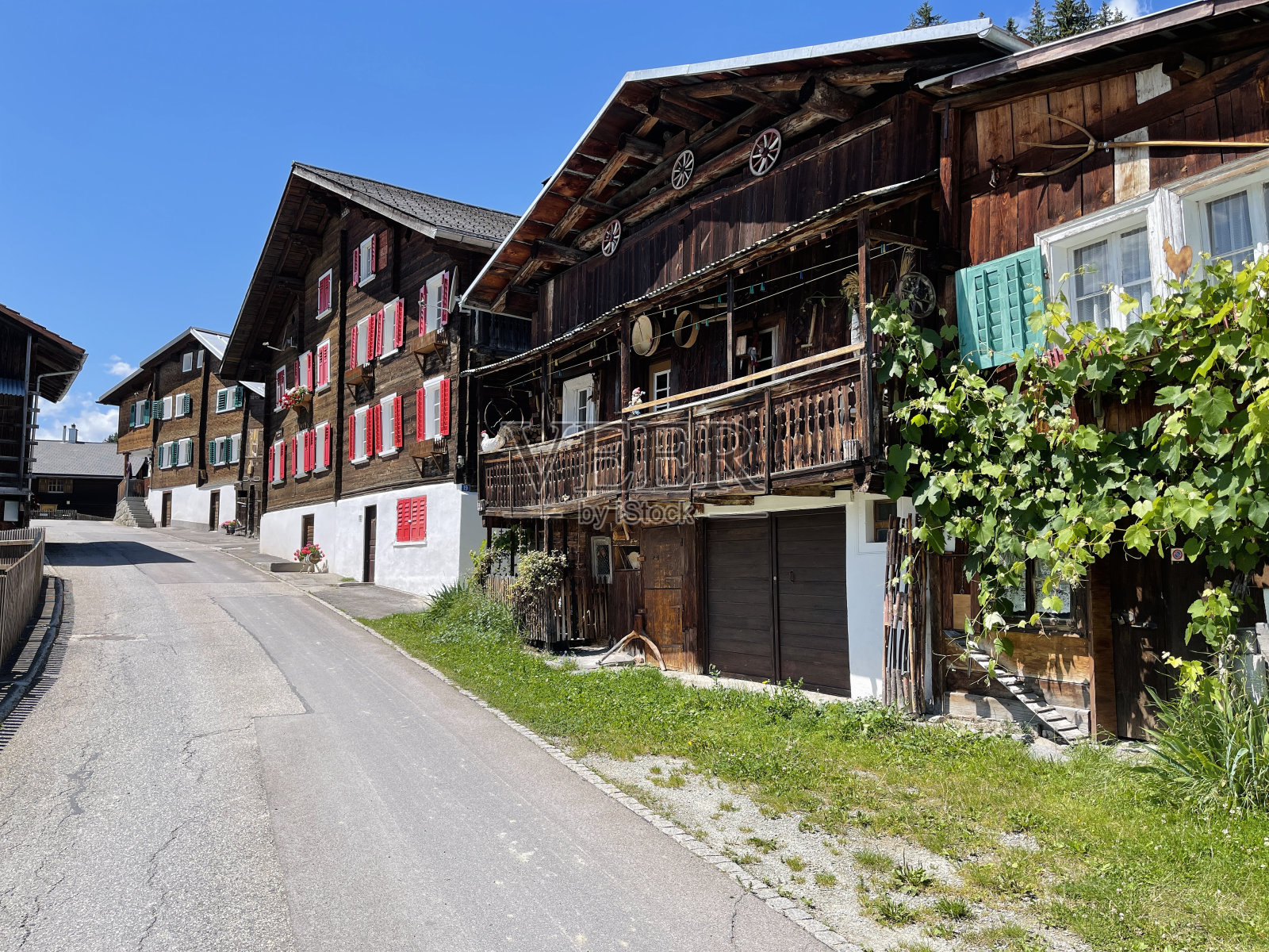 瑞士格劳本登州的一个山村照片摄影图片