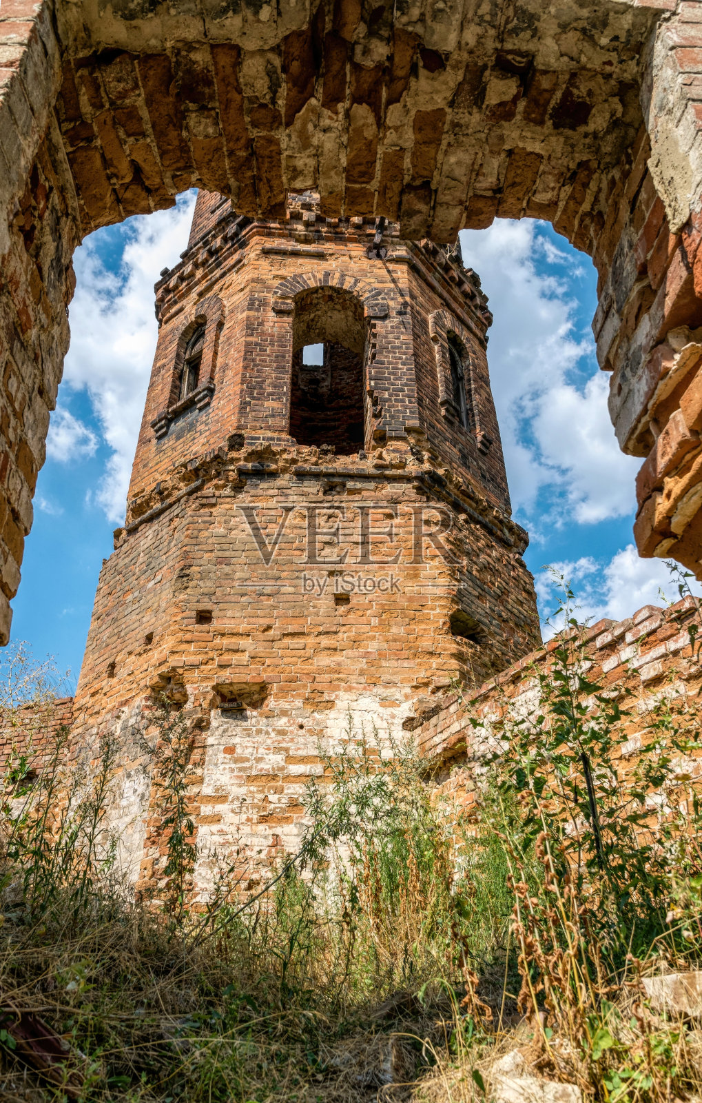 旧的废砖水塔照片摄影图片