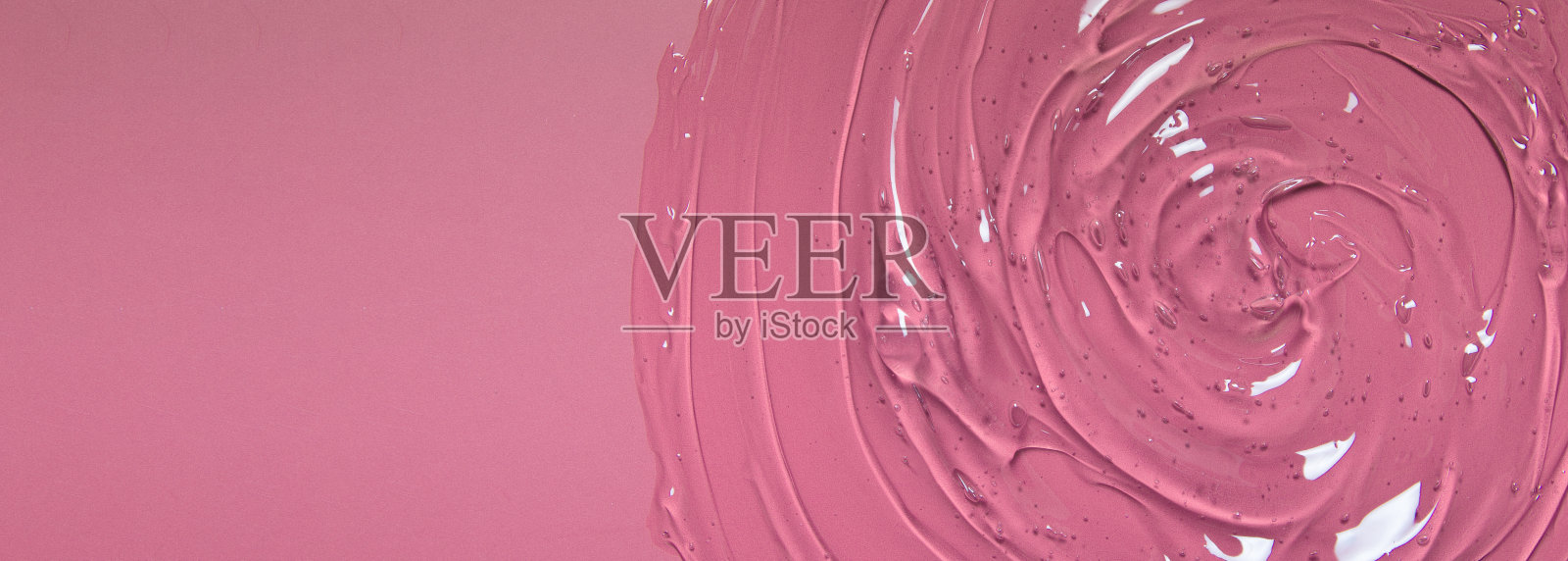 抽象化妆品背景从透明凝胶或防腐剂,透明质与气泡在粉红色背景横幅格式照片摄影图片