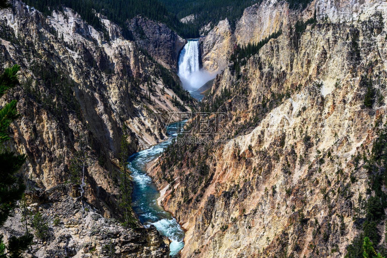 美国黄石国家公园黄石大峡谷的瀑布照片摄影图片