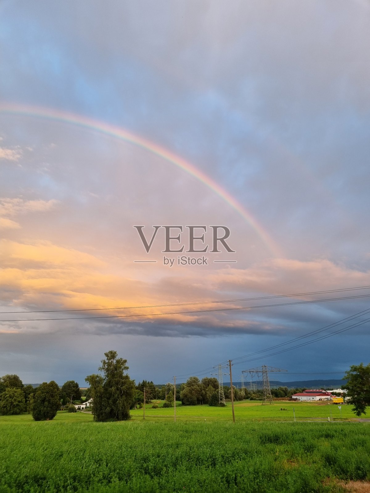 飞越彩虹照片摄影图片