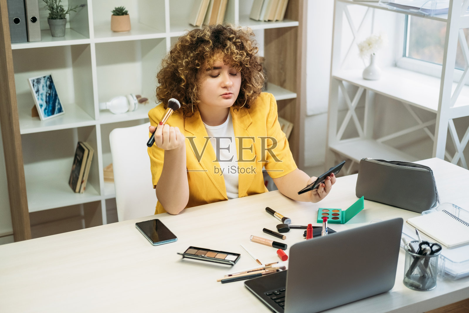 美容博主化妆教程直播小姐照片摄影图片