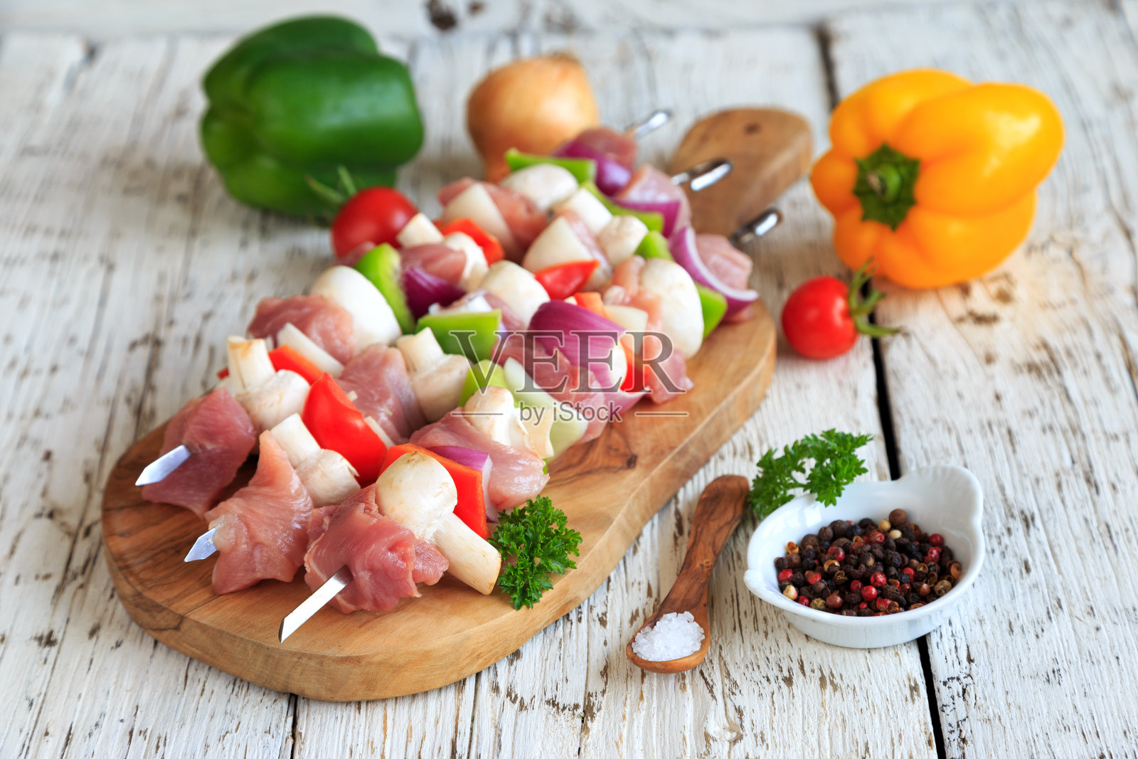 自制的木制烧烤串照片摄影图片