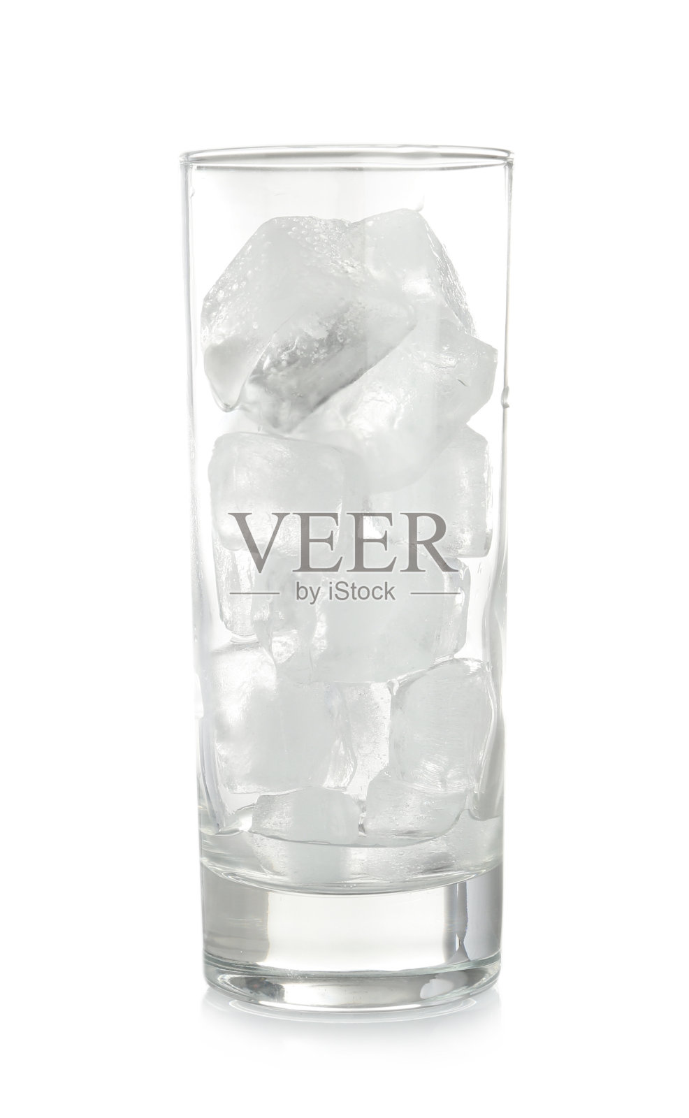 冰块在玻璃上隔离白色照片摄影图片