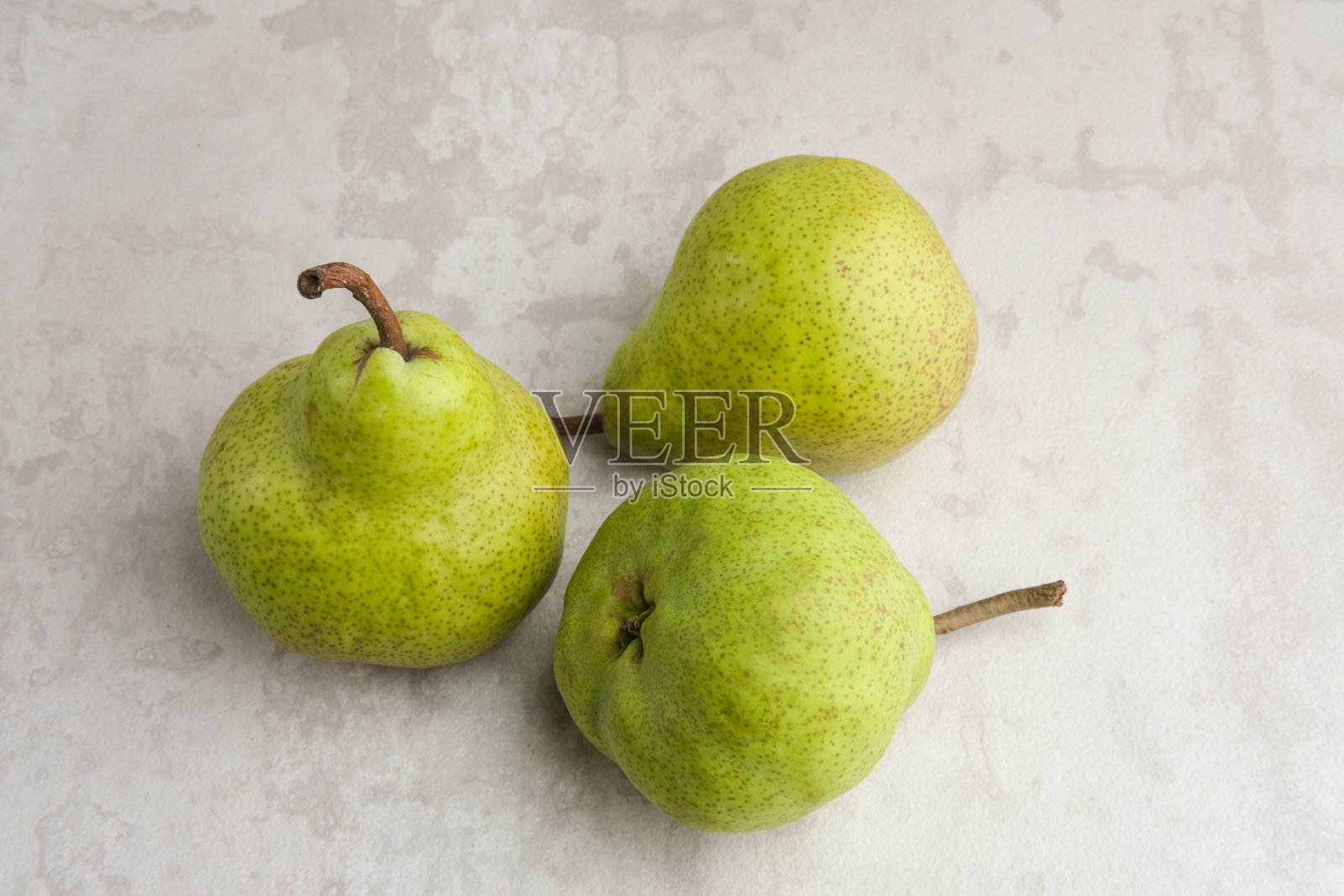 新鲜健康的绿色梨类水果。照片摄影图片