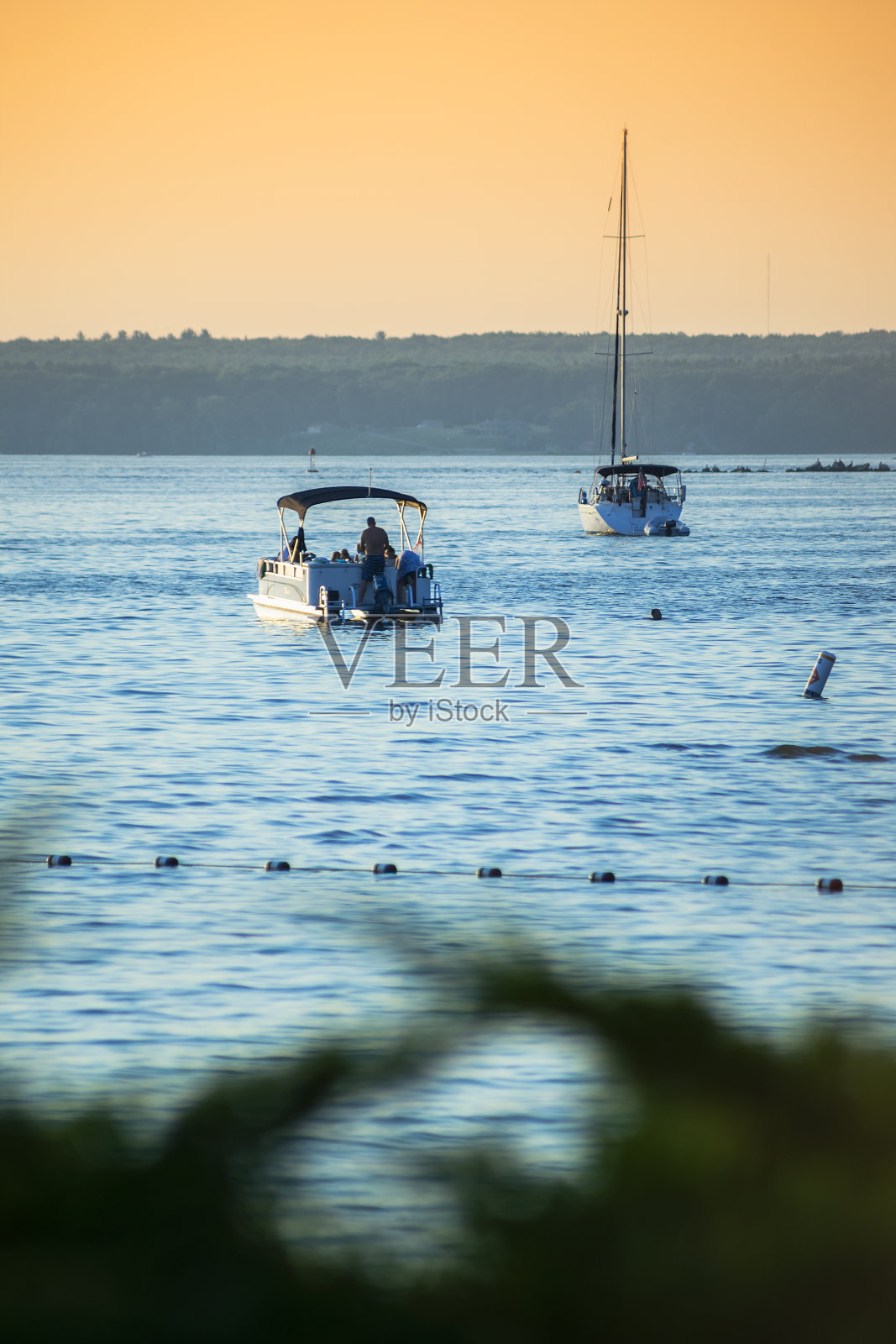 在纽约维罗纳海滩划船照片摄影图片