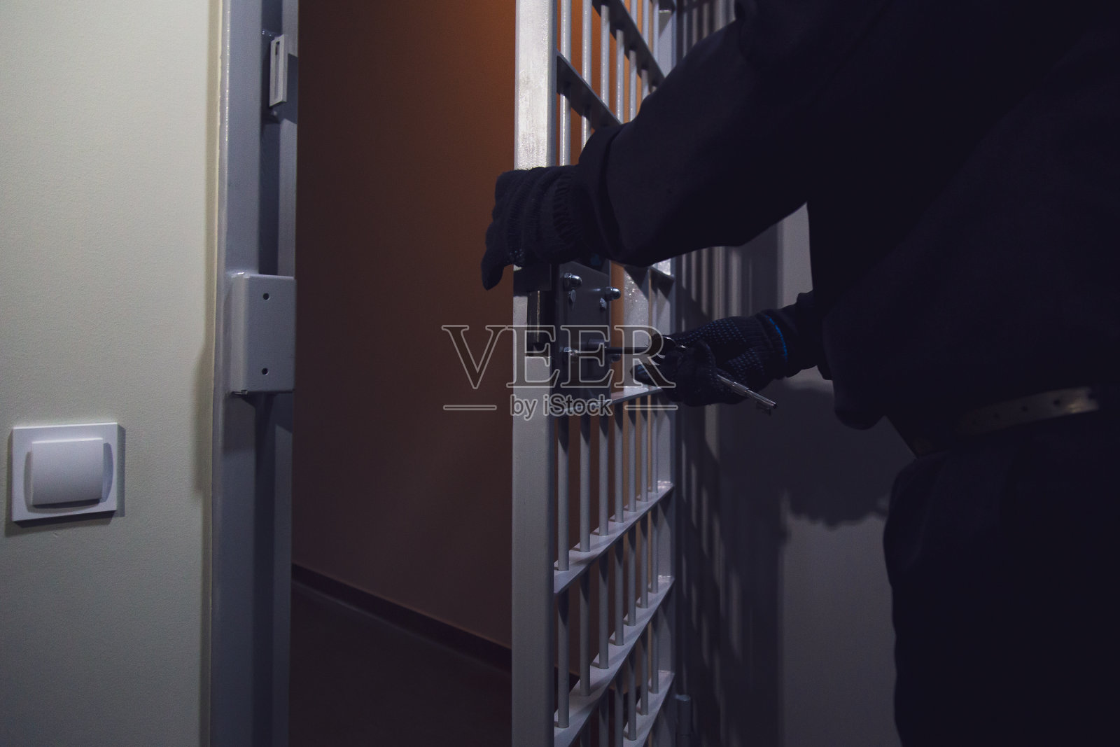 监狱或拘留所的门照片摄影图片