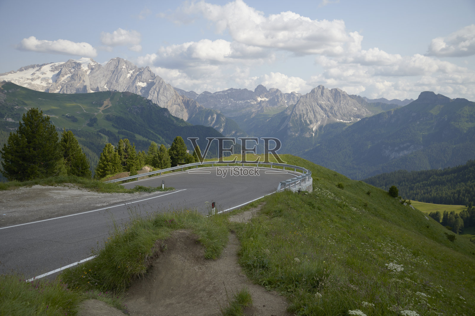 弯曲的山路照片摄影图片