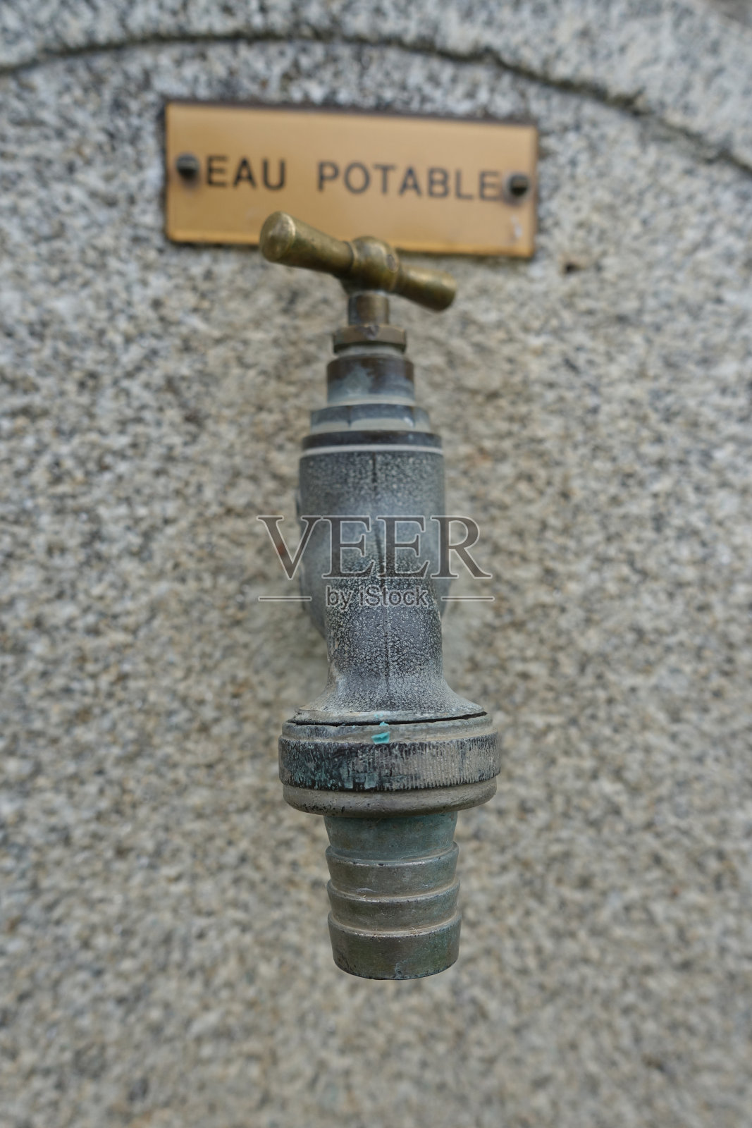 老式户外饮水机照片摄影图片