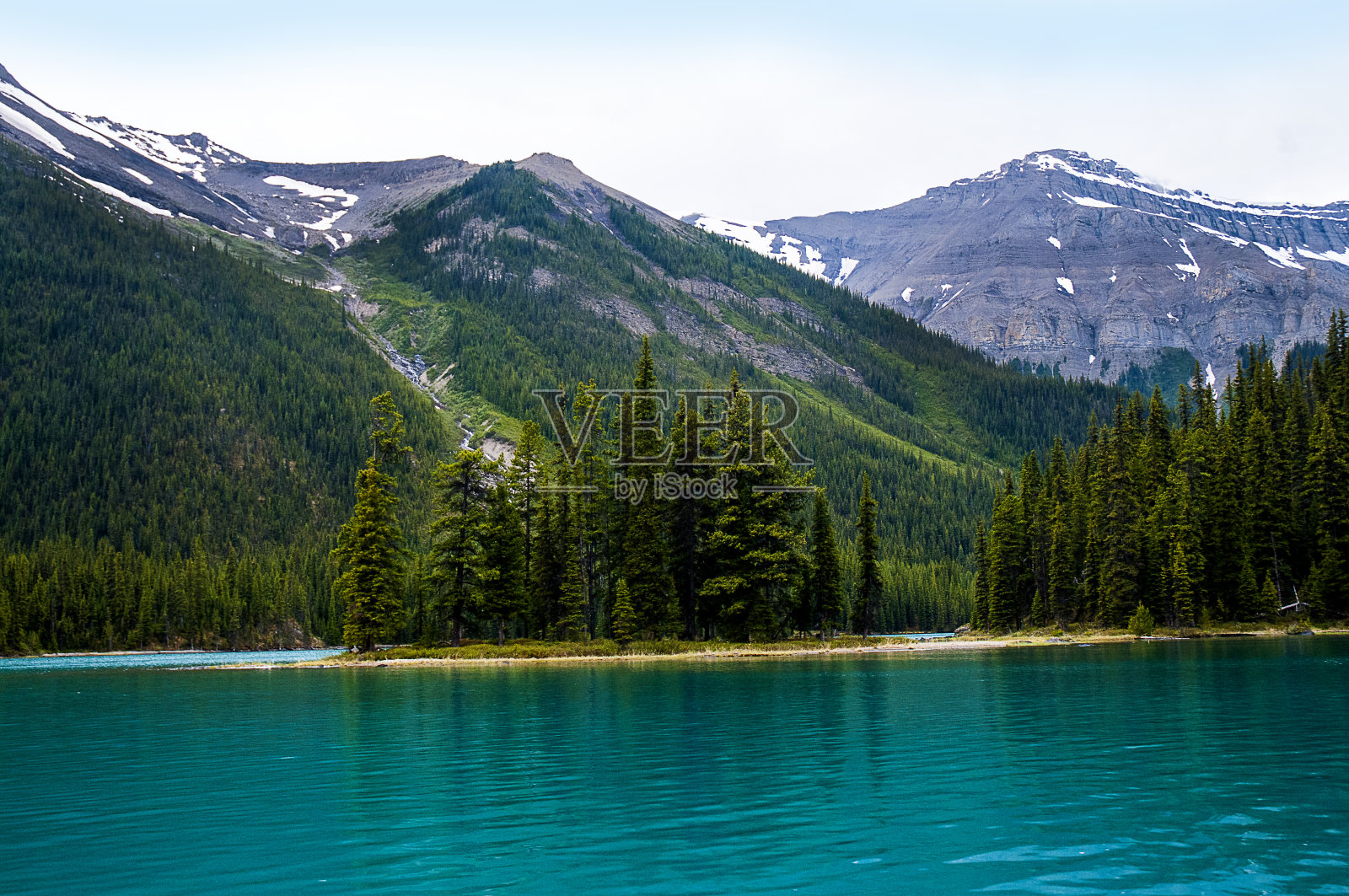 加拿大西部亚伯达省贾斯珀附近的恶性湖和精神岛照片摄影图片