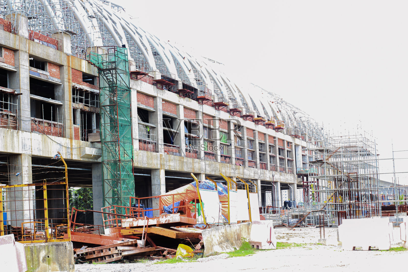 工业建筑工地室外白天无人在后台。孟加拉国达卡地铁项目。照片摄影图片