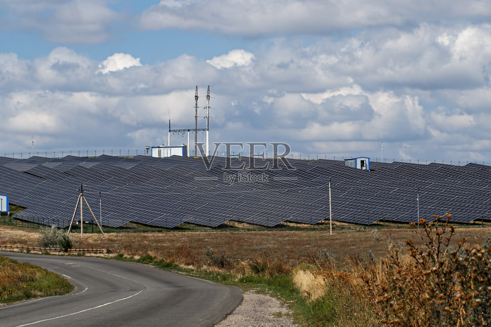 山上的太阳能电池板,光伏能源照片摄影图片
