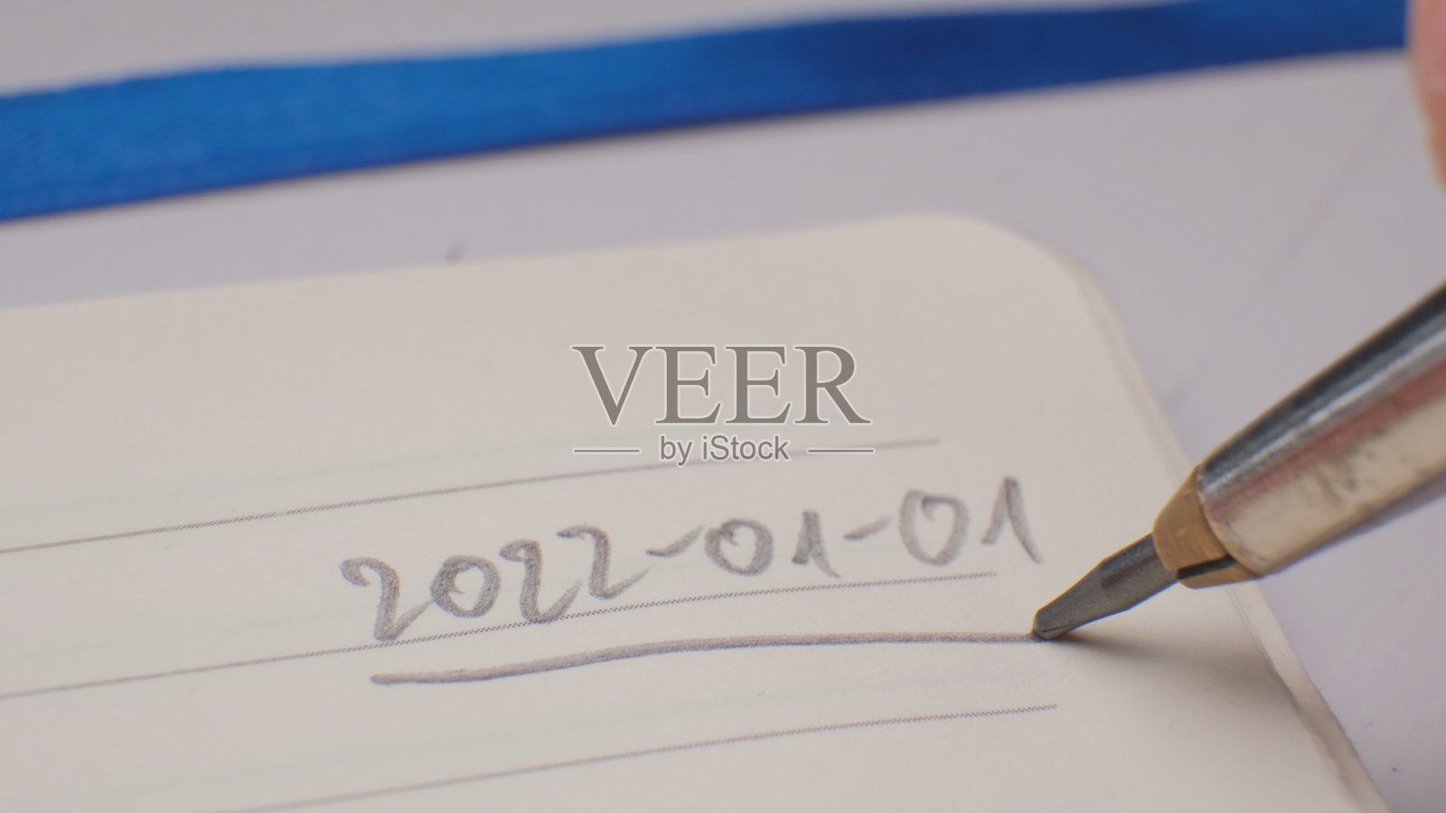 2022年日期用机械铅笔在单行笔记本页角上手写照片摄影图片