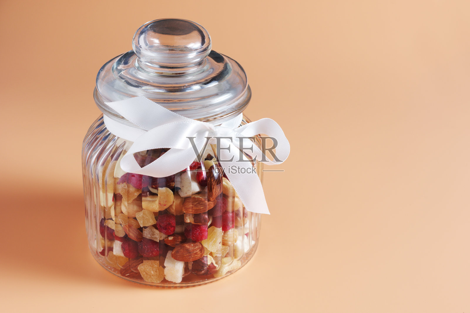 坚果和蜜饯水果照片摄影图片