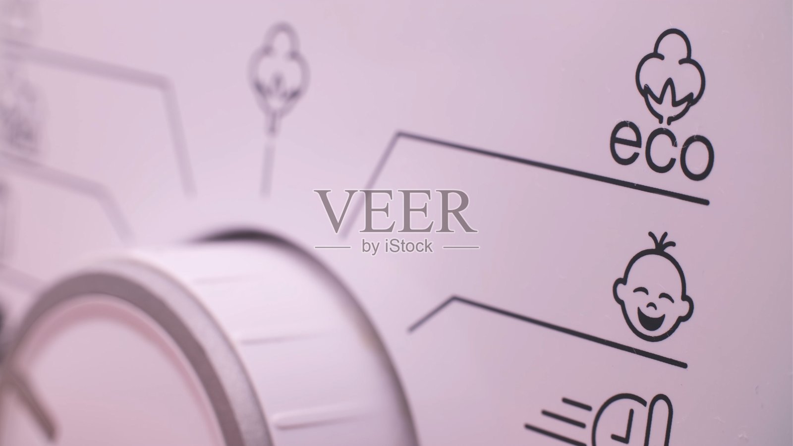 在洗衣机前控制面板上设置环保节水程序照片摄影图片