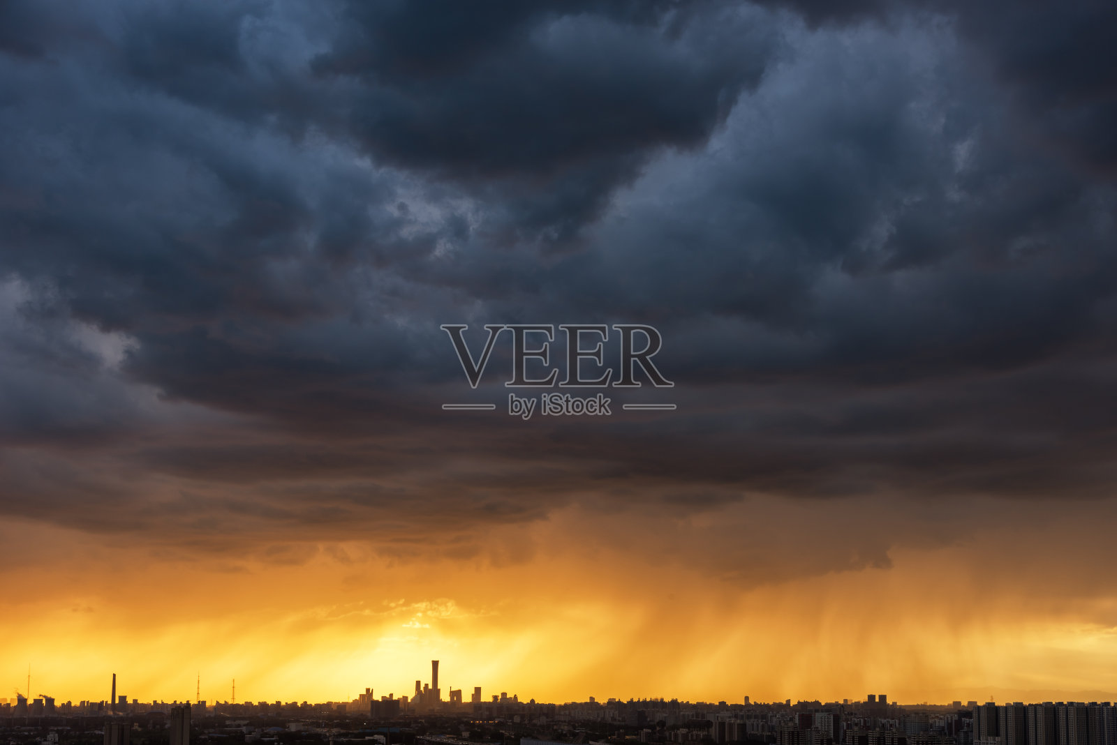 夕阳下的北京城市天际线照片摄影图片