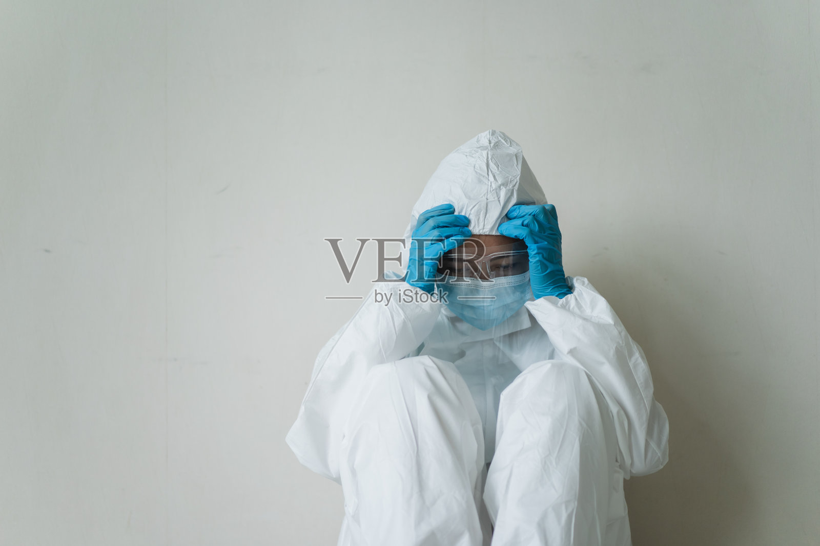 疲惫的医务人员照片摄影图片