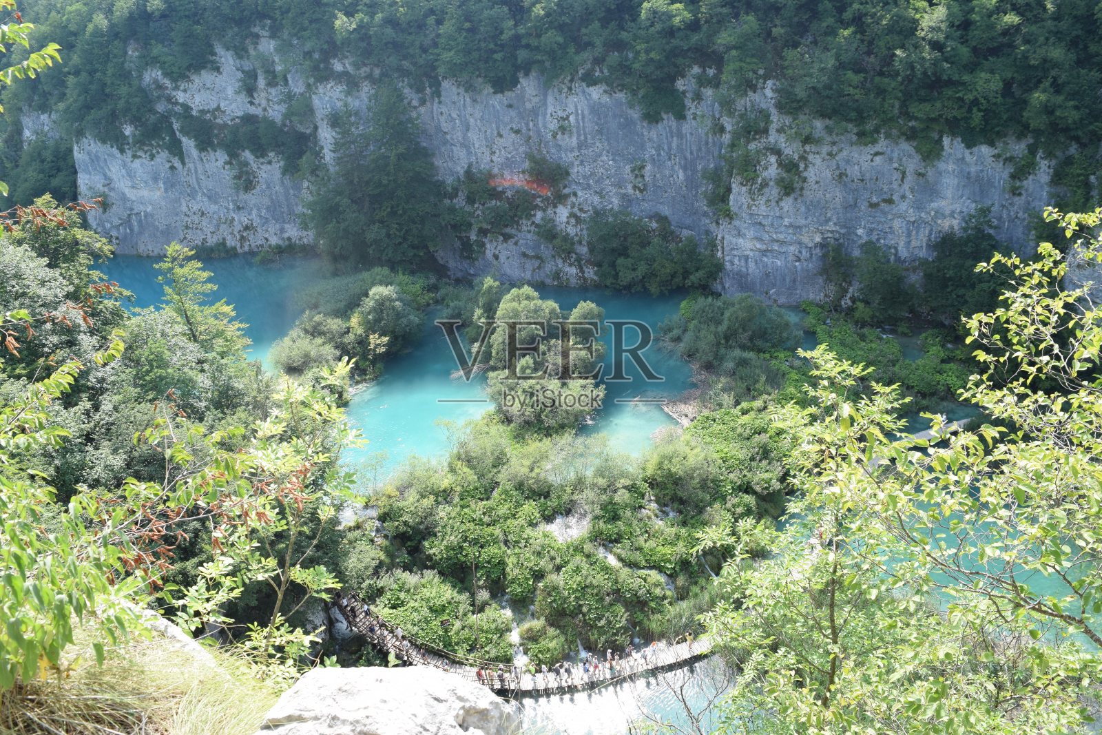 瀑布和湖泊照片摄影图片