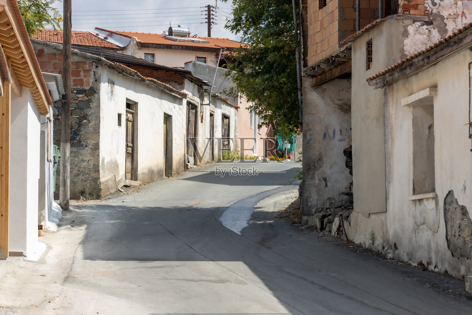 塞浦路斯村庄的街道照片摄影图片