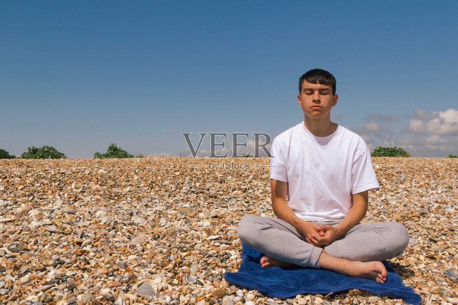 海滩冥想照片摄影图片