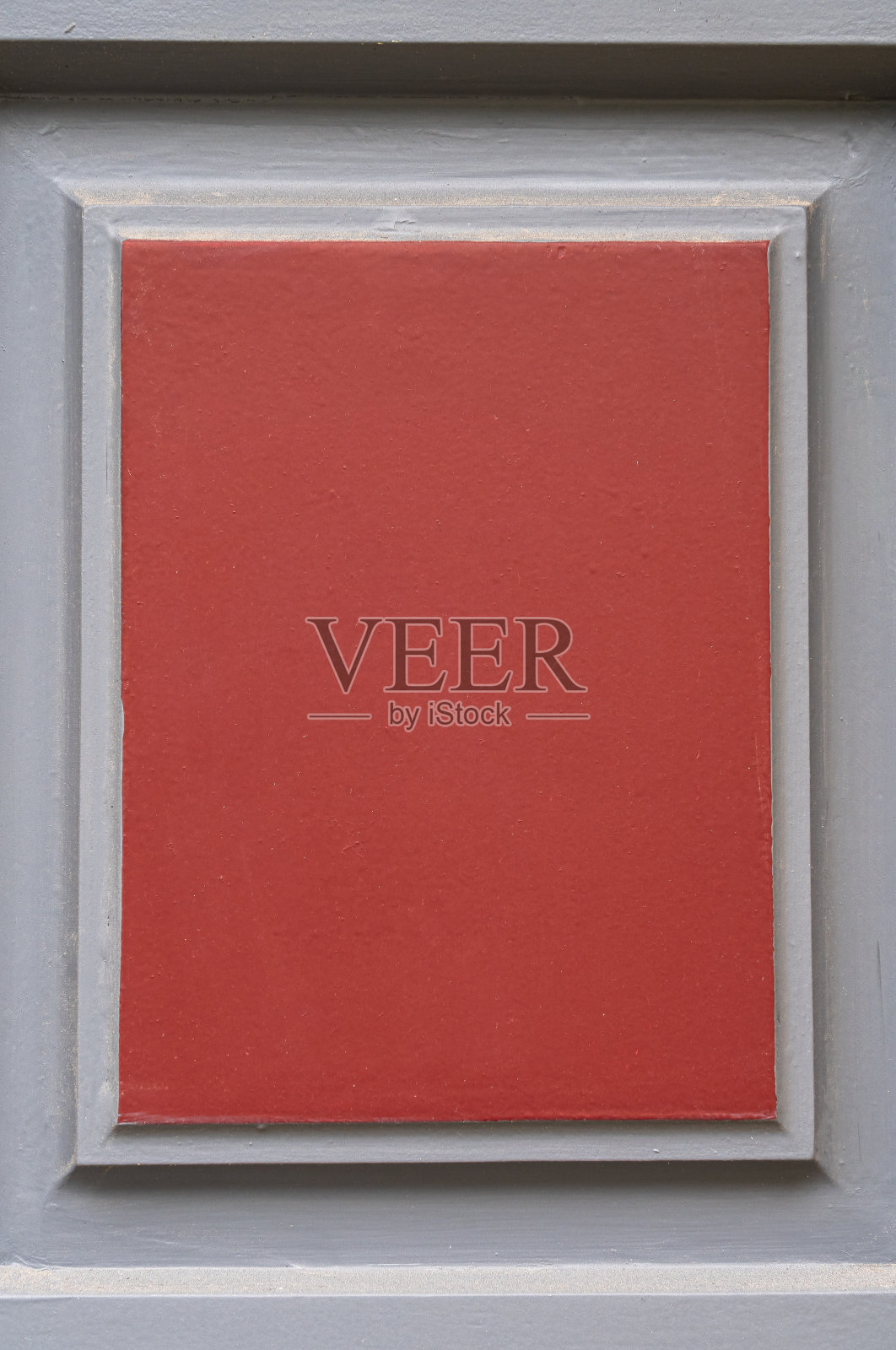 红色和灰色的木制门在法国的特写,有用的背景照片摄影图片