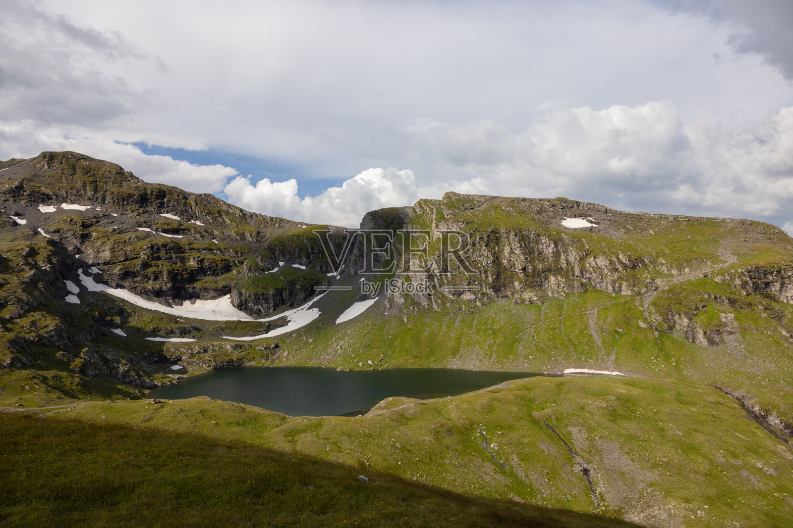 在瑞士最美丽的地区之一圣加伦州的皮索尔,令人惊叹的徒步旅行一天。在阳光明媚的日子里,瑞士的风景真是太美了。照片摄影图片