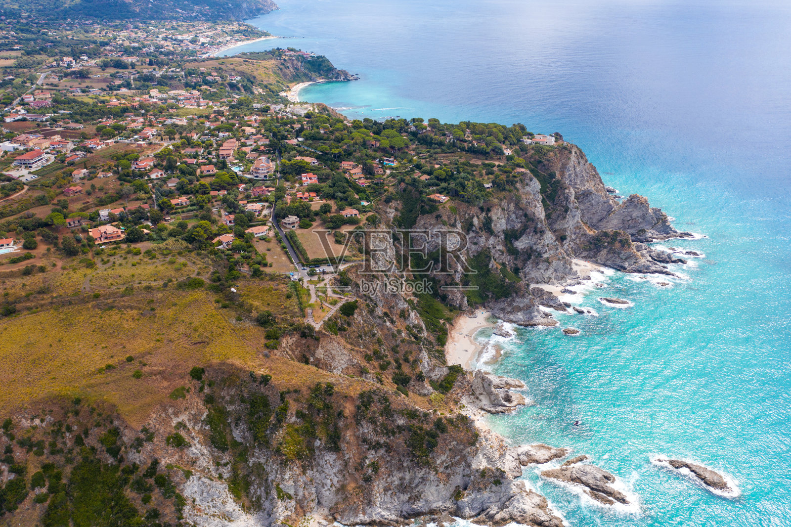 意大利卡拉布里亚,梵蒂冈卡波令人惊叹的海岸鸟瞰图照片摄影图片