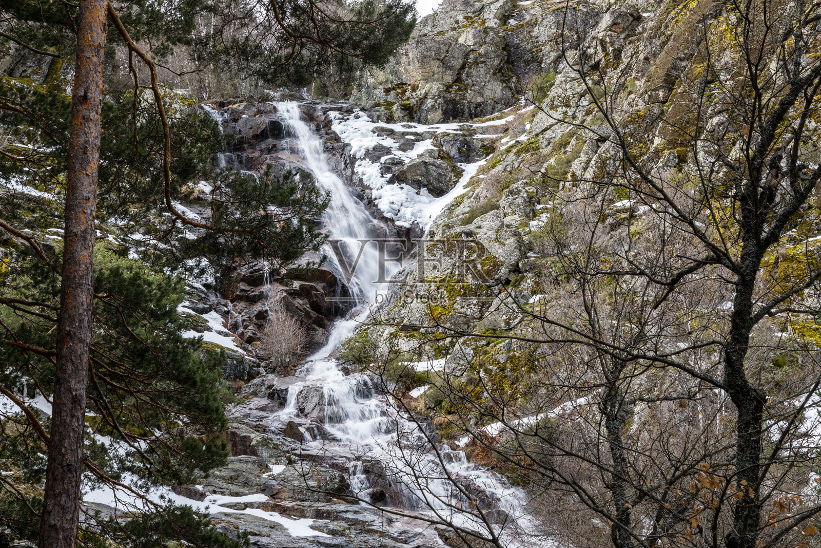 位于瓜达拉马山脉的卡南西亚港口的山脉照片摄影图片